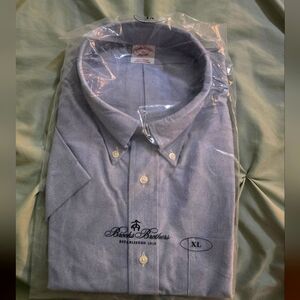 Brooks Brothers Classic Oxford Button-Down – Timeless & Polished!